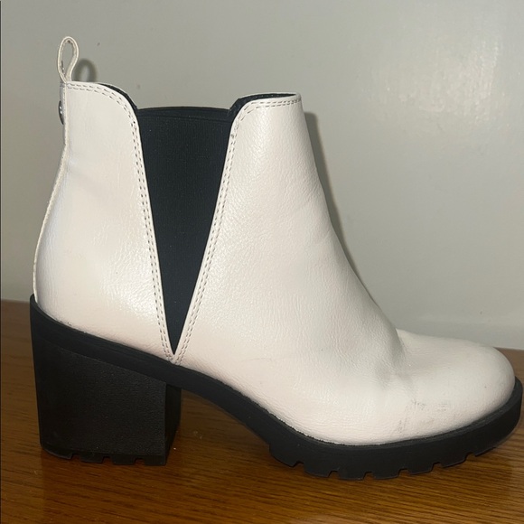 Women's White Ankle Boots size 6.5 - Picture 6 of 7